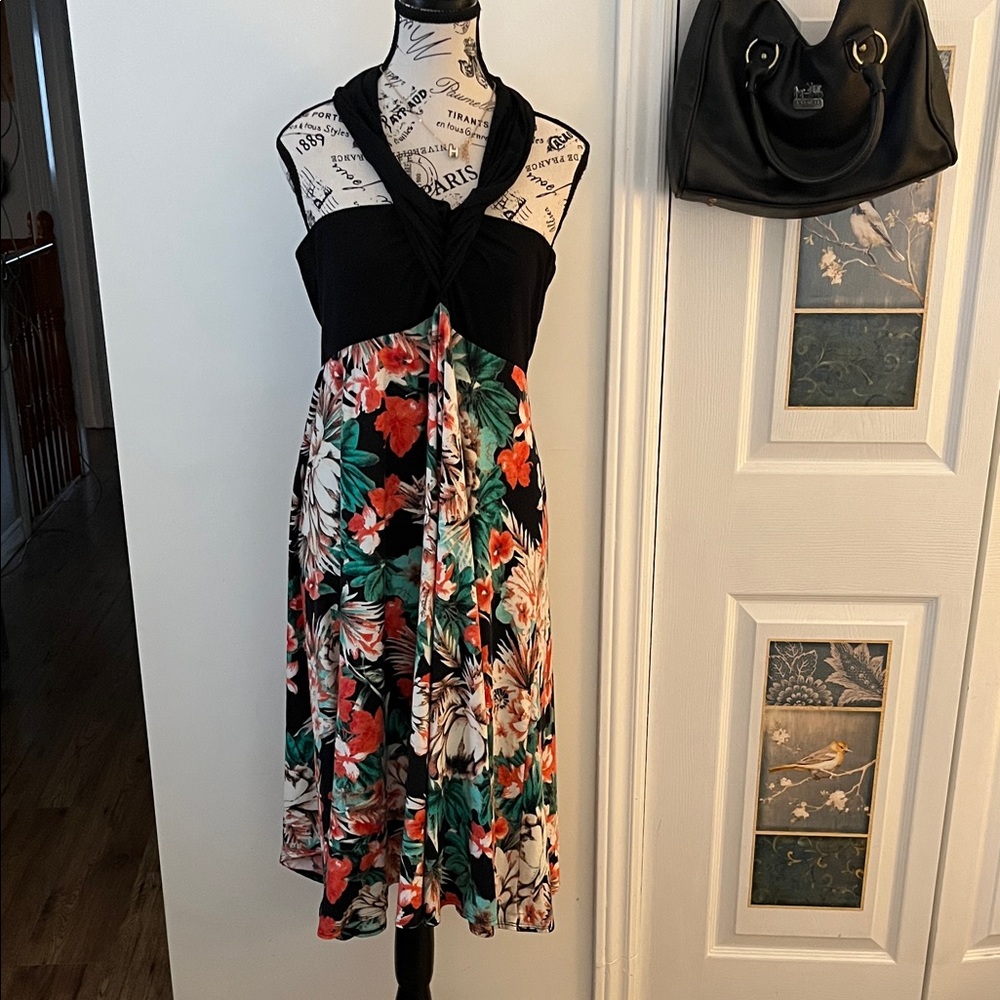 😃Floral Black Halter Dress